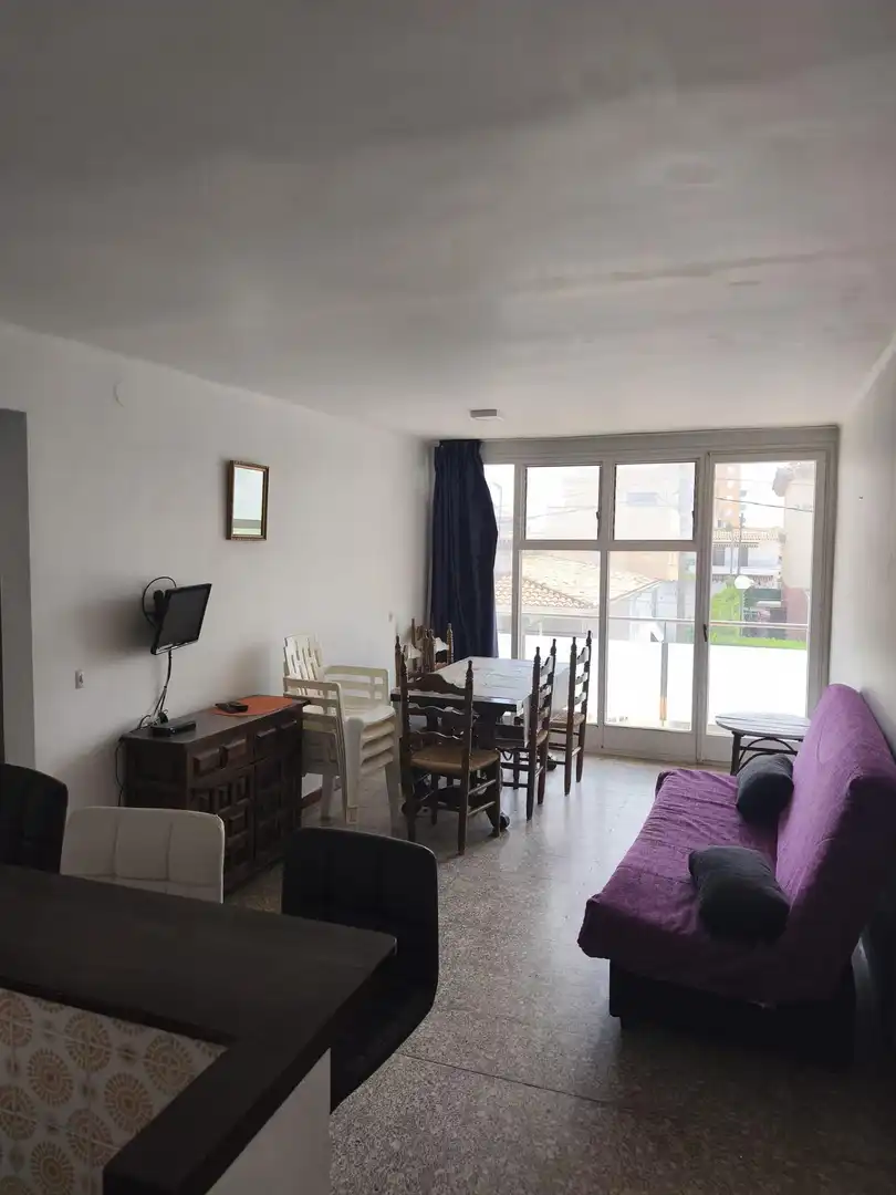 Sala de estar de Piso en venta en L'Estartit con Piscina comunitaria