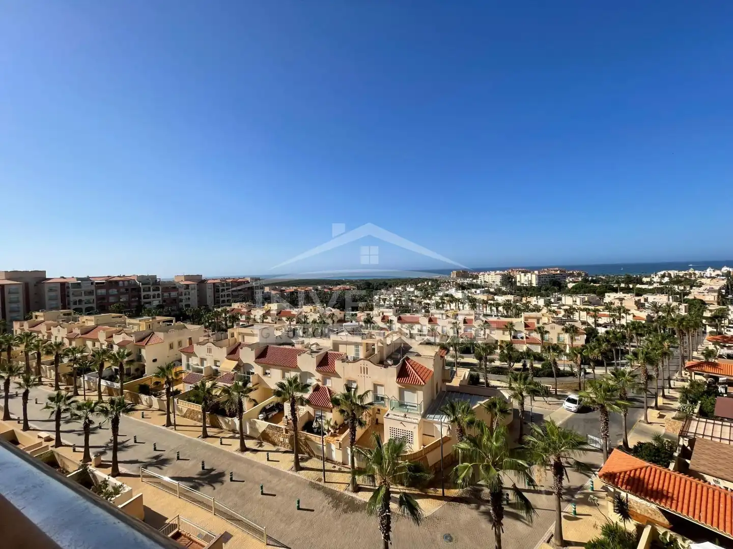 Vista exterior de Àtic en venda en El Ejido amb Terrassa, Moblat i Forn