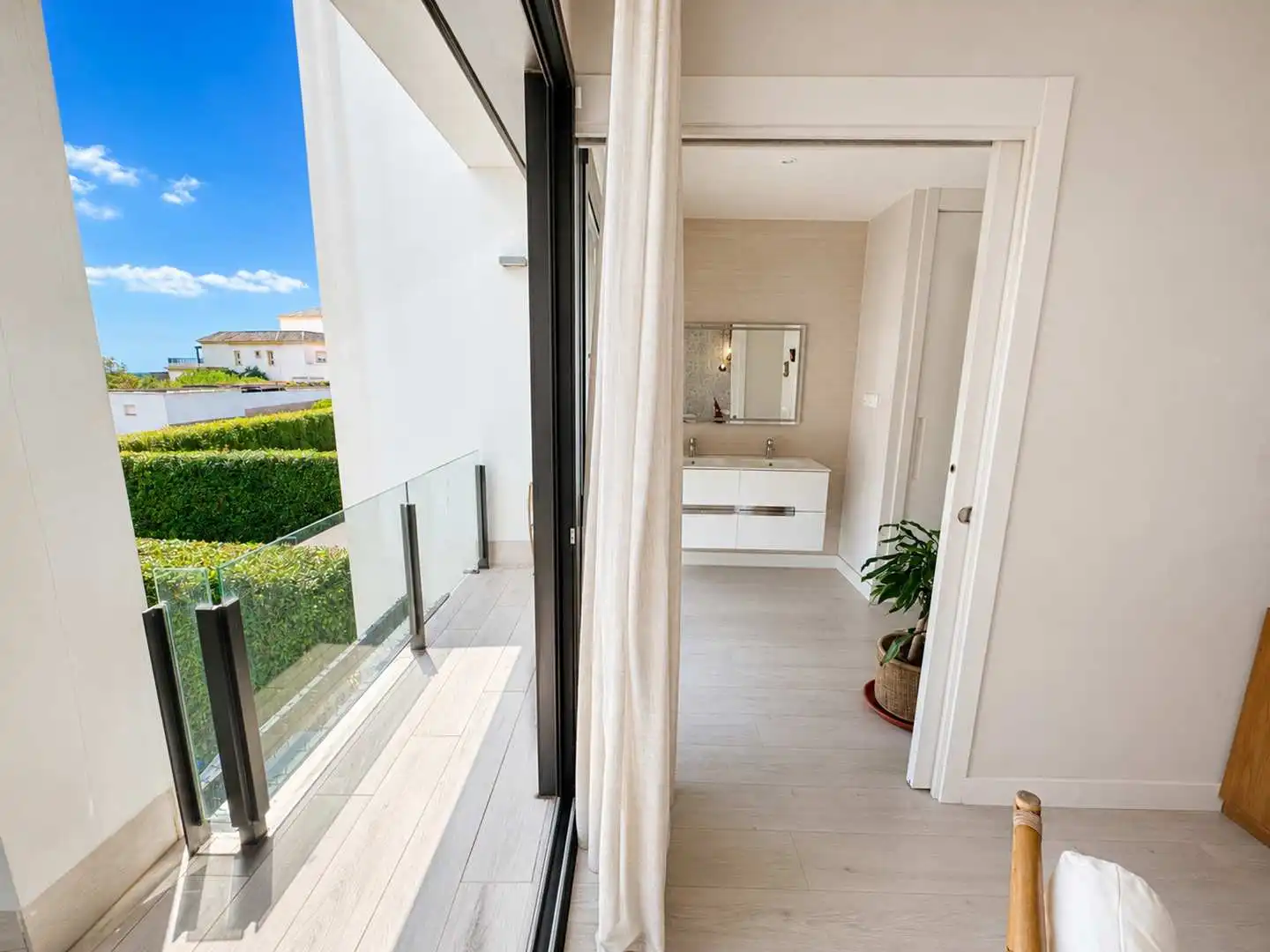 Terrassa de Casa adosada en venda en Sotogrande amb Aire condicionat, Calefacció i Jardí privat