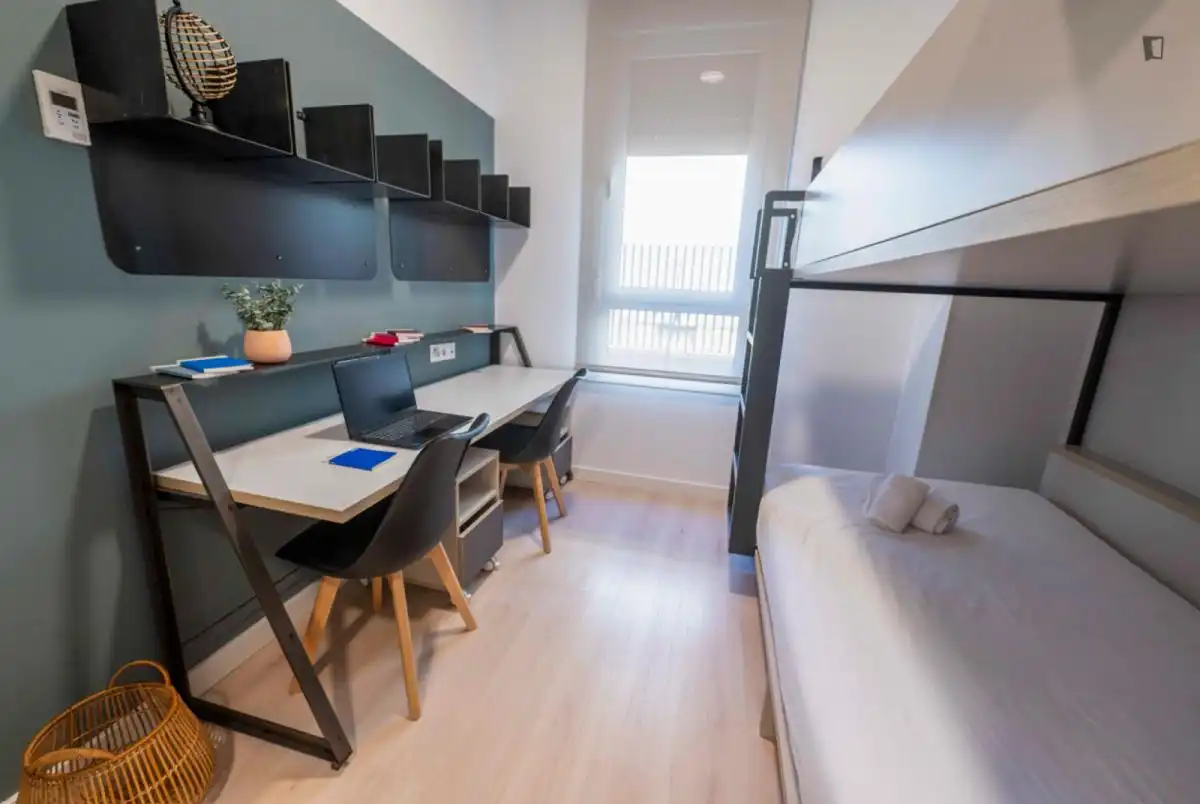 Schlafzimmer von Wohnung zur untervermieten in Beiro