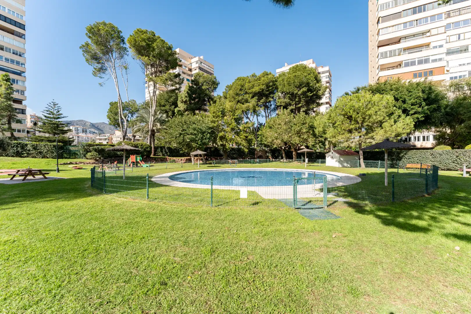 Jardí de Casa adosada en venda en Torremolinos amb Aire condicionat, Terrassa i Moblat