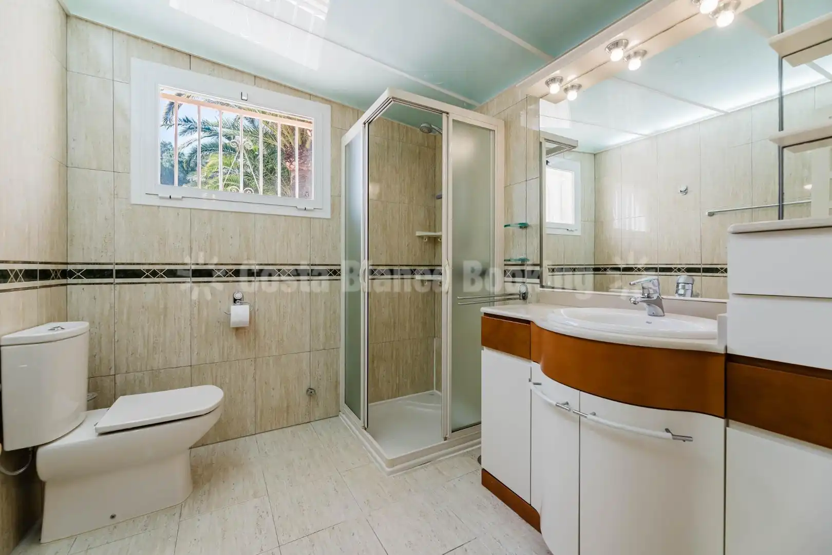 Bathroom of Houses for sale in L'Alfàs del Pi  with Air Conditioner, Heating and Private garden