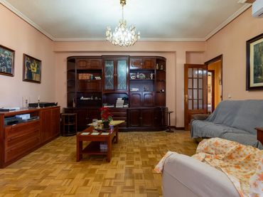 Pis amb ascensor en venda a Latina