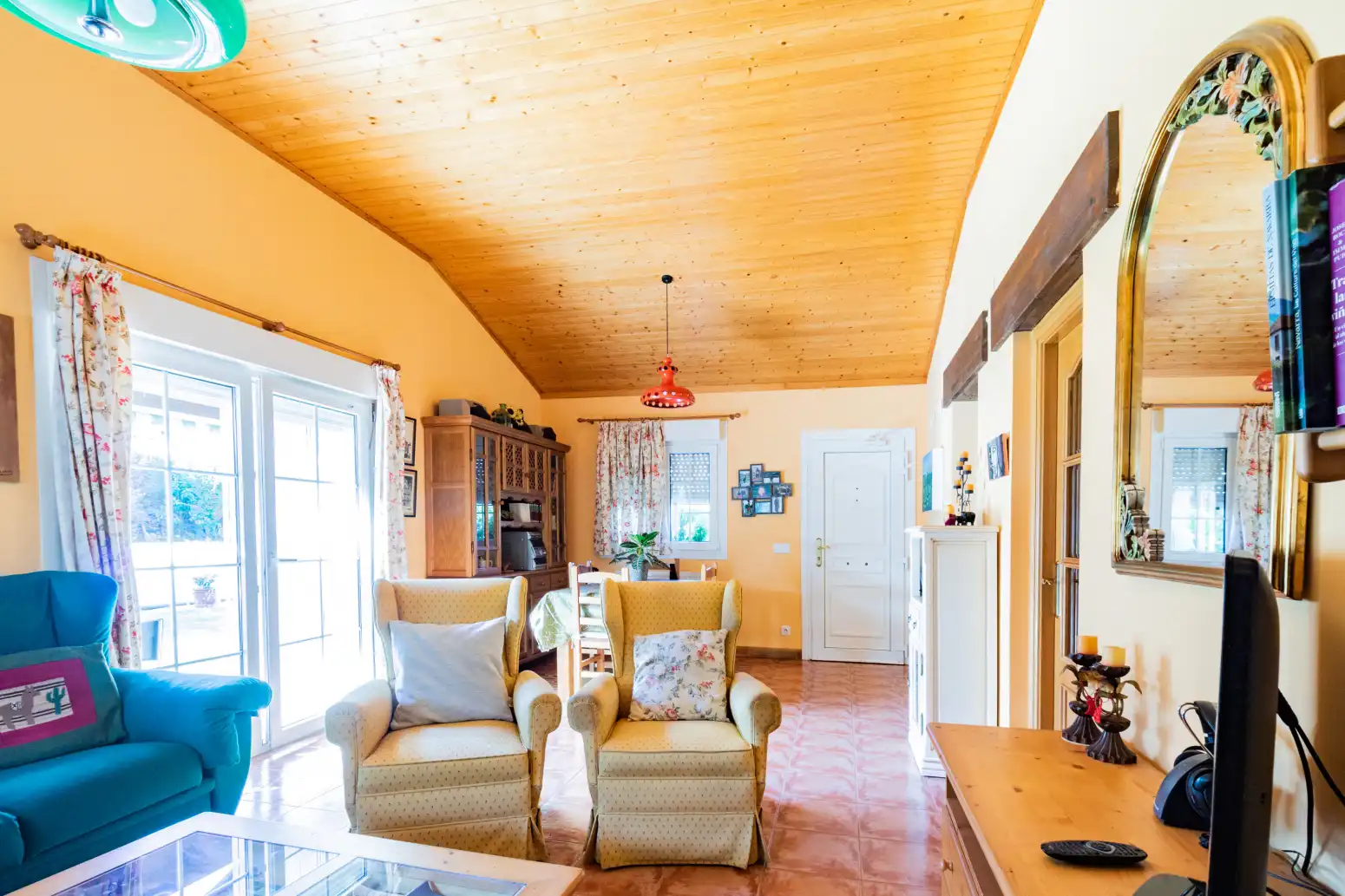 Sala de estar de Casa o chalet en venta en Ayegui / Aiegi con Calefacción, Trastero y Piscina
