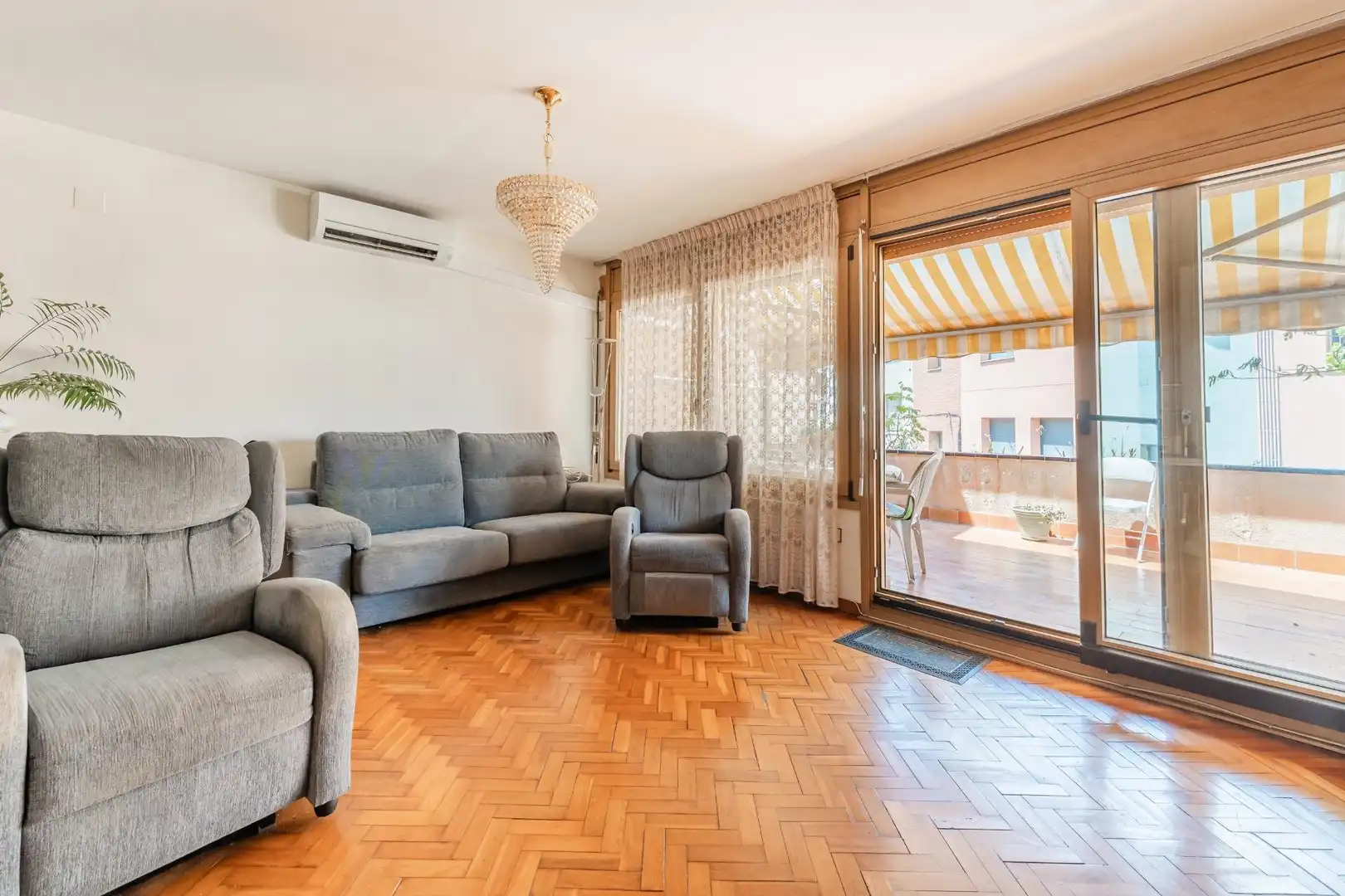 Sala de estar de Casa o chalet en venta en La Garriga con Aire acondicionado, Calefacción y Jardín privado