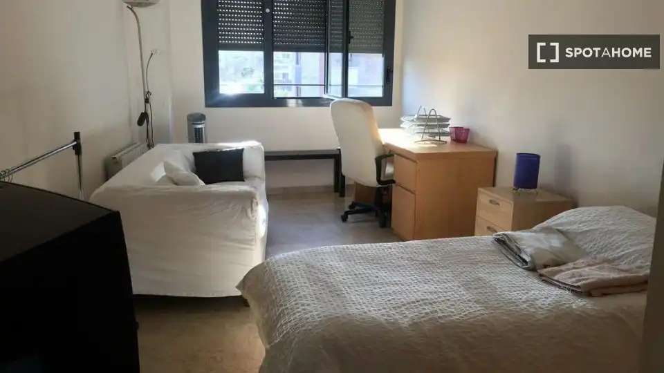 Habitación de Piso para compartir en Valencia con Aire acondicionado, Calefacción y Amueblado