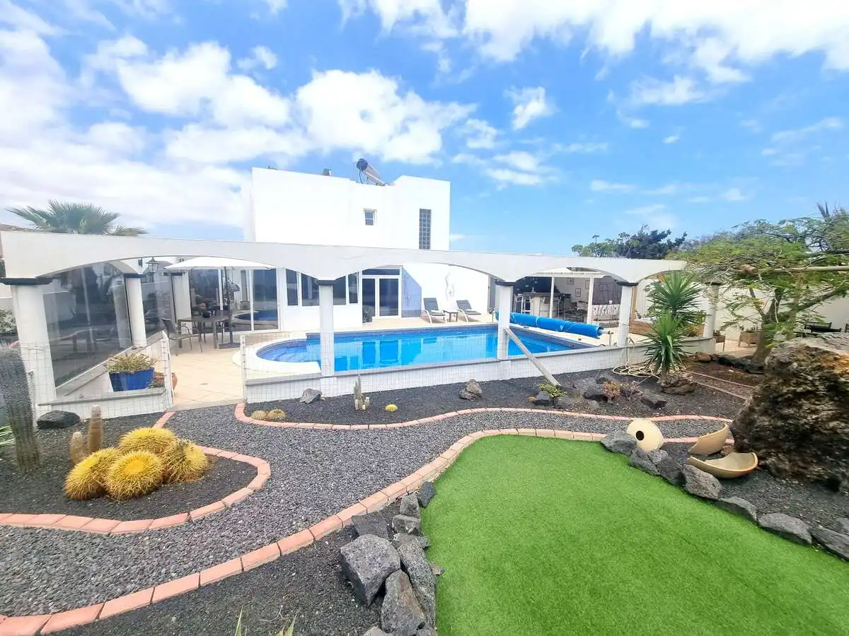 Swimming pool of Houses for sale in Tías  with Air Conditioner, Private garden and Terrace