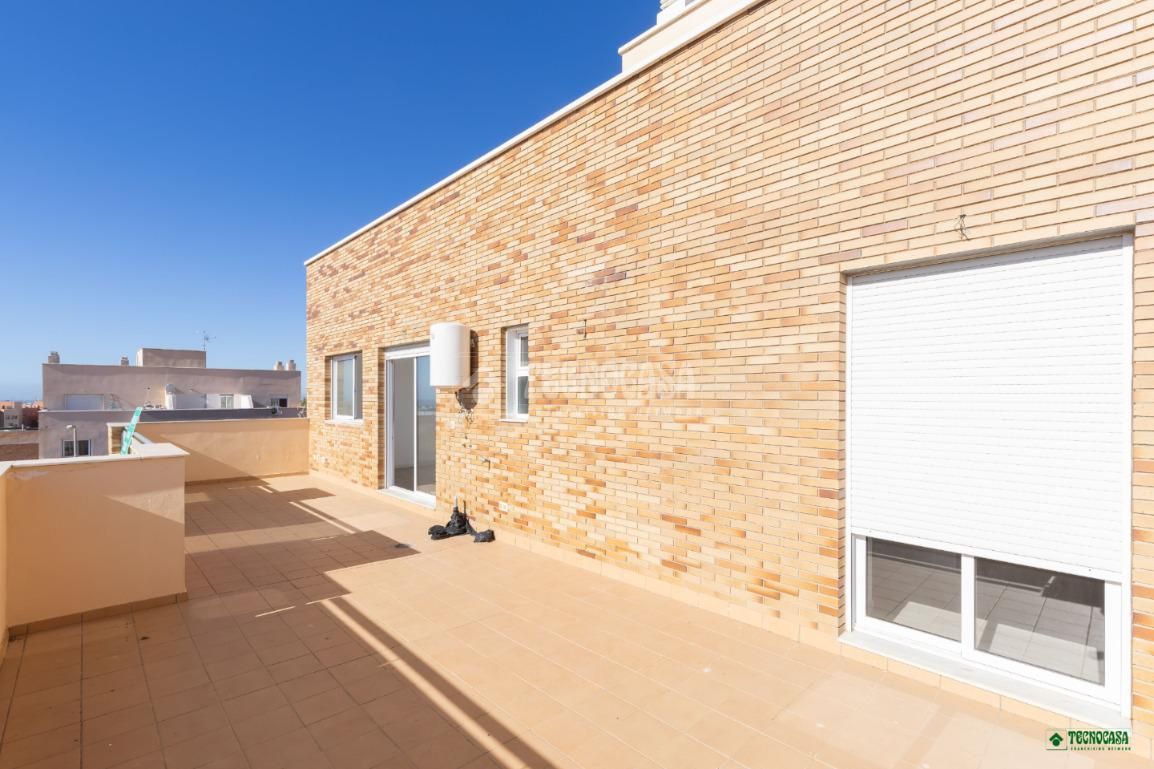 Vista exterior de Pis en venda en  Almería Capital amb Terrassa