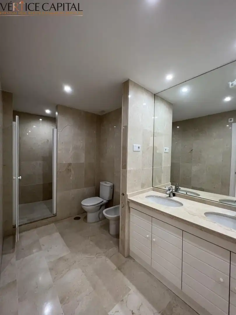 Baño de Piso en venta en Benalmádena con Aire acondicionado, Terraza y Alarma