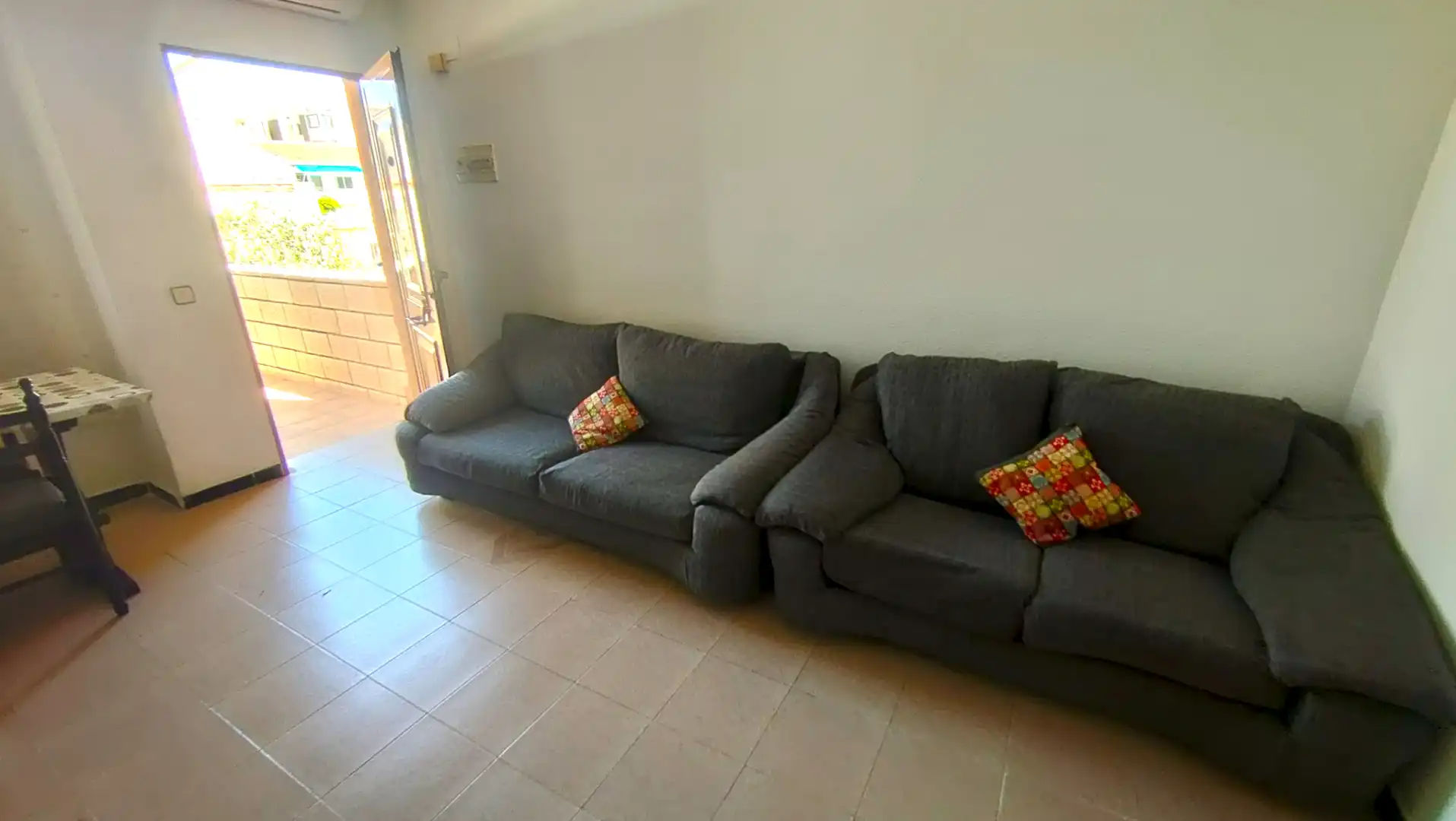 Sala d'estar de Dúplex de lloguer en Santa Pola amb Aire condicionat, Calefacció i Terrassa