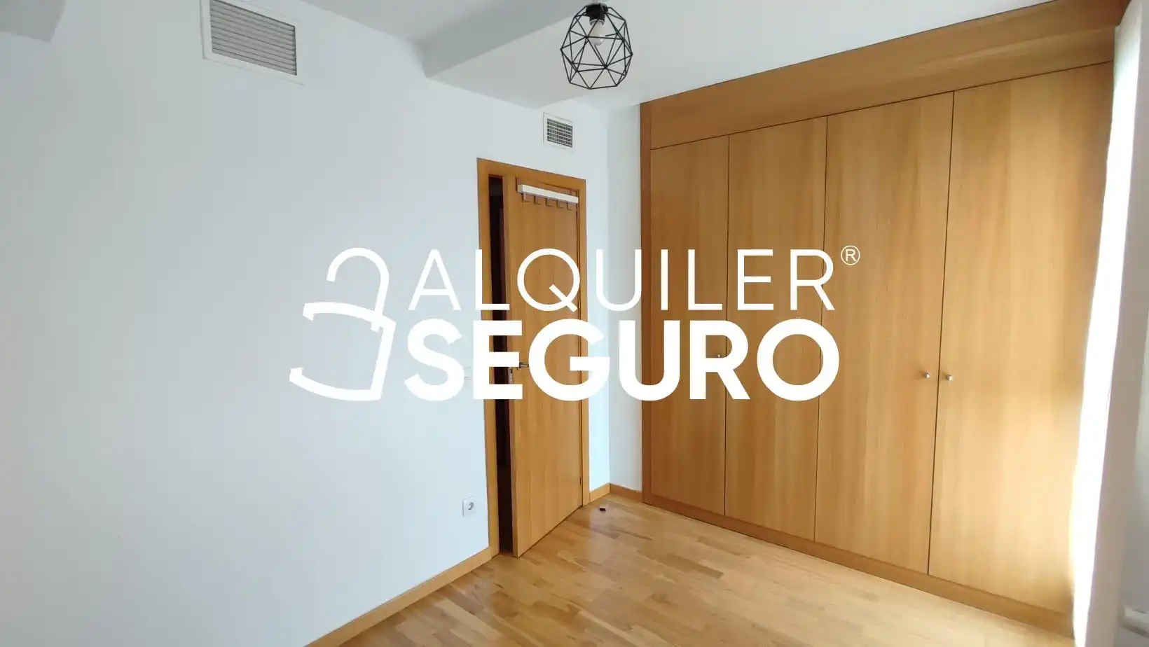 Bedroom of Flat for rent in Madrid  with Air Conditioner, Heating and Terrace