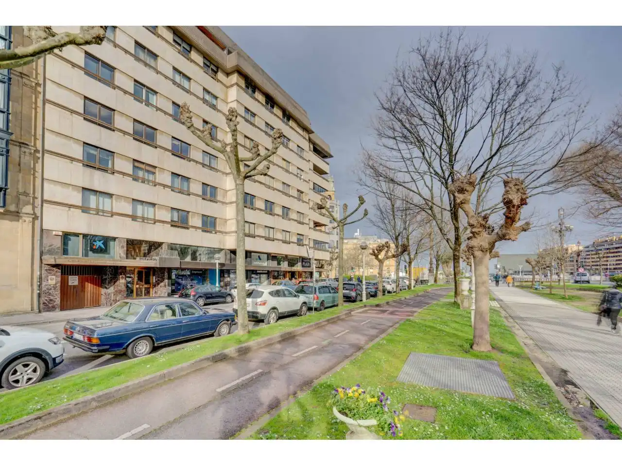 Vista exterior de Oficina en venda en Donostia - San Sebastián  amb Calefacció