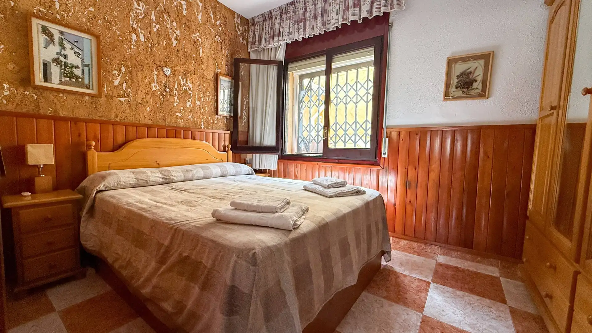 Dormitori de Casa o xalet en venda en Cunit amb Terrassa, Piscina i Moblat