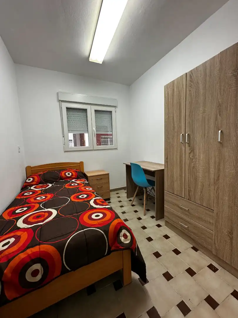 Habitación de Piso para compartir en Jaén con Amueblado y Balcón