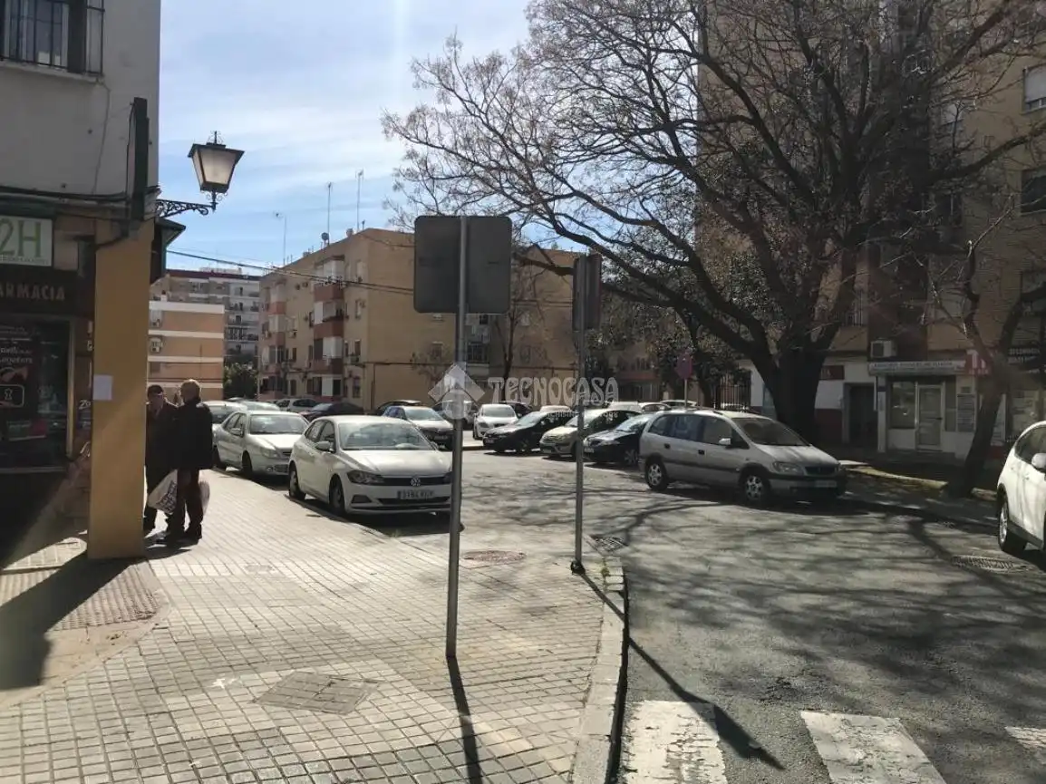 Parking de Local en venta en Sevilla con Aire acondicionado y Internet