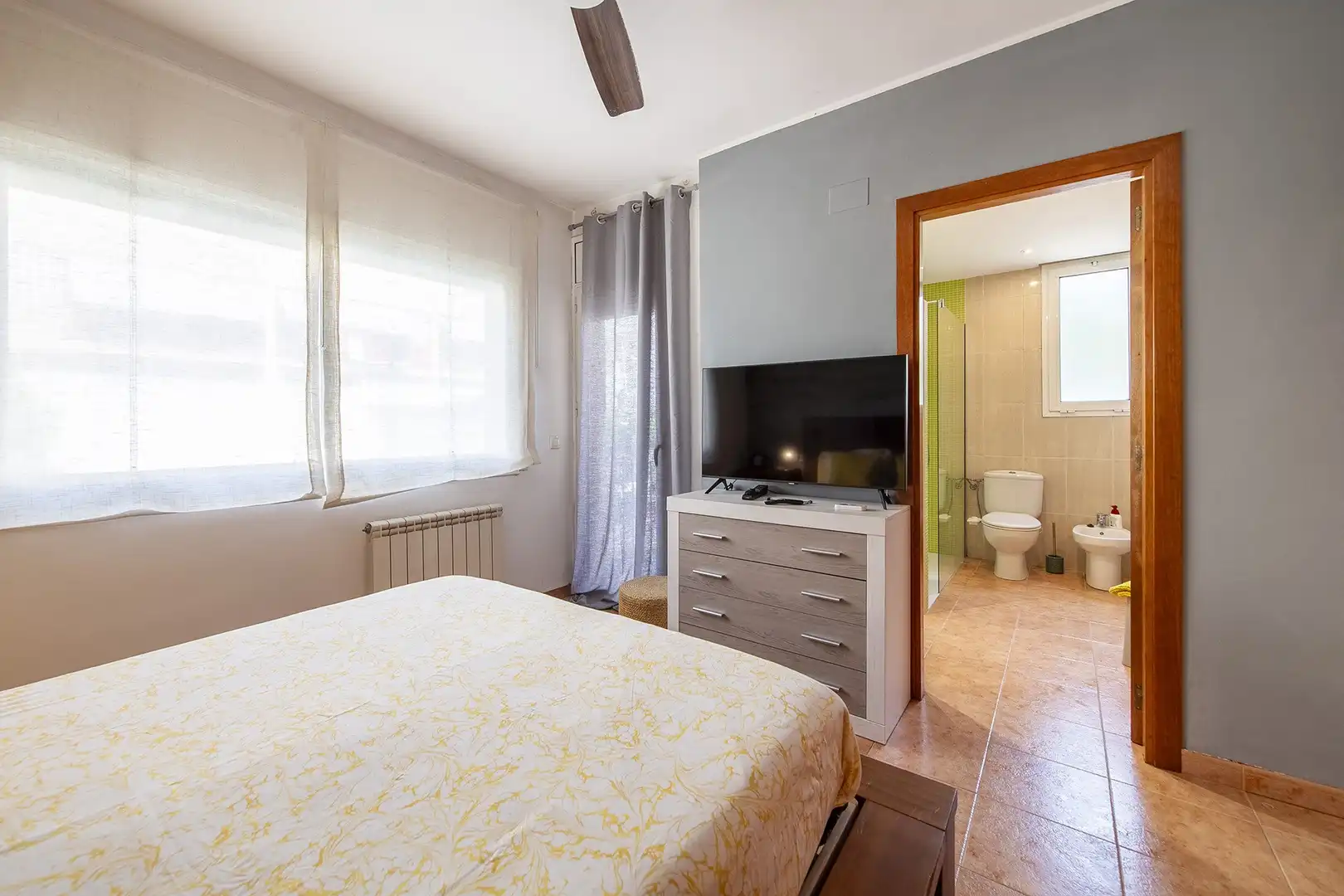Habitación de Casa adosada en venta en Sant Julià de Ramis con Aire acondicionado, Calefacción y Terraza