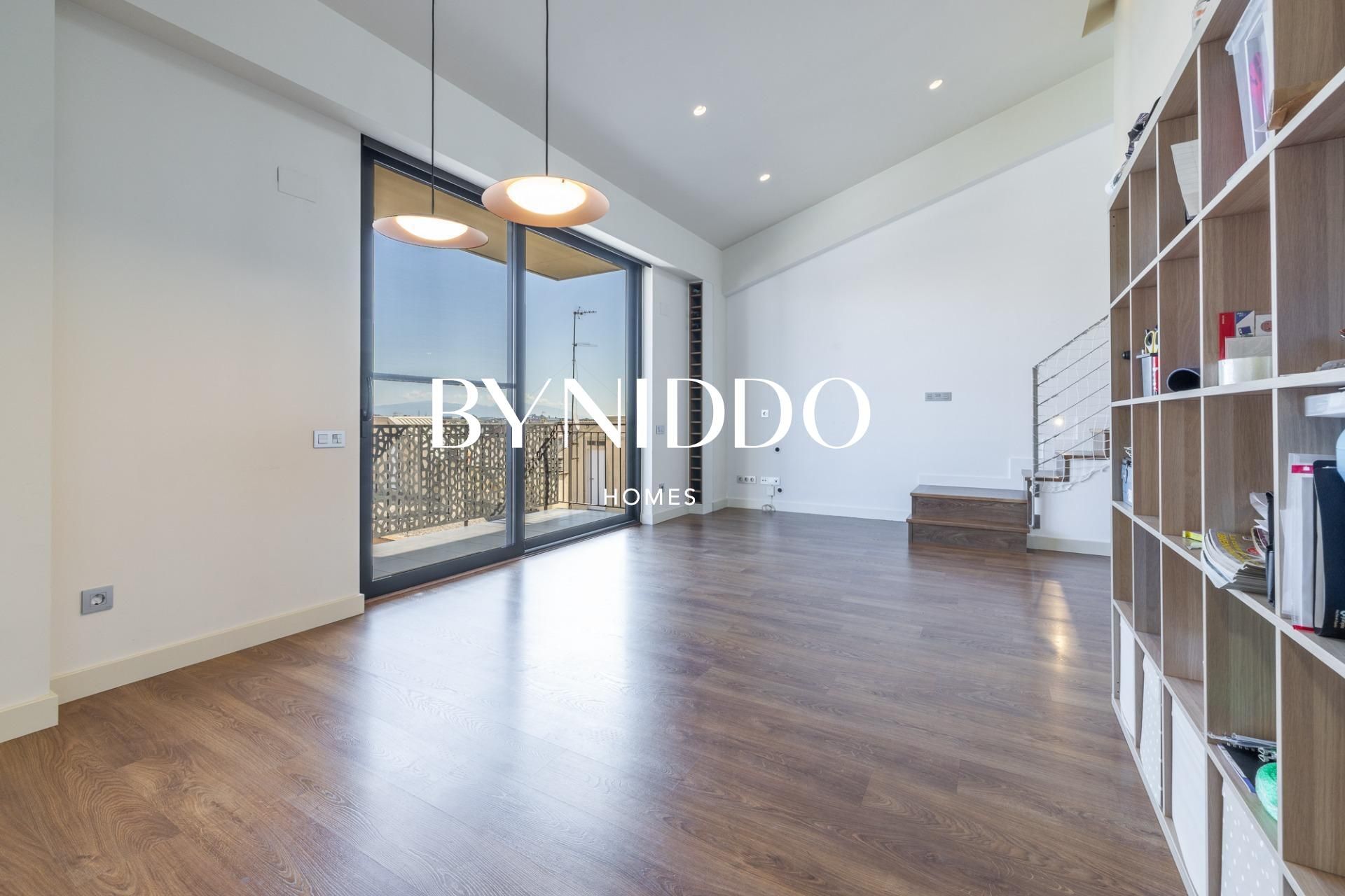 Sala de estar de Ático en venta en Sant Cugat del Vallès con Aire acondicionado, Calefacción y Parquet