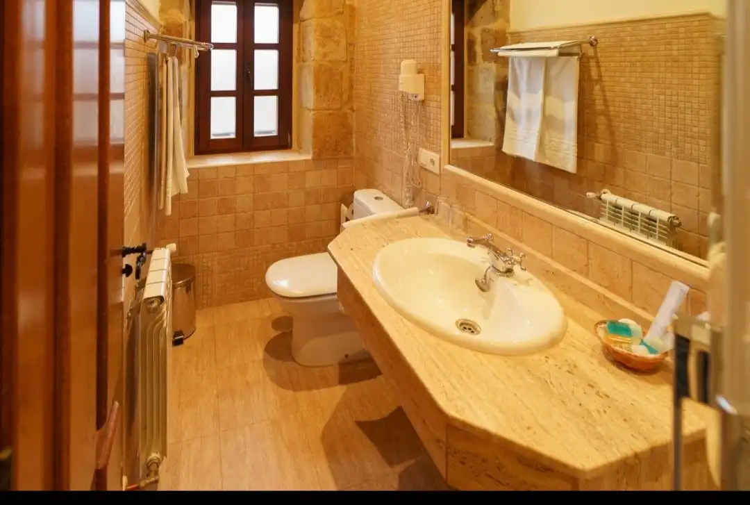Badezimmer von Country house zum Verkauf in Santiurde de Toranzo
