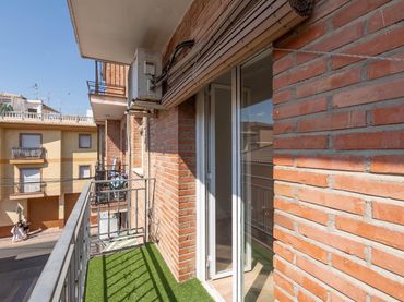 Flat with balcony for sale in Calle de Castellón