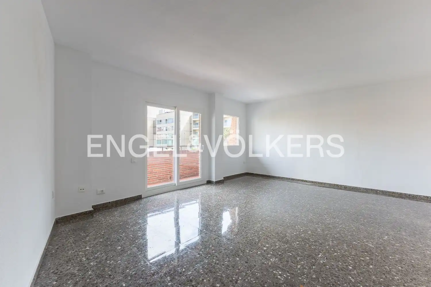 Piso de alquiler en Valencia con Calefacción y Balcón