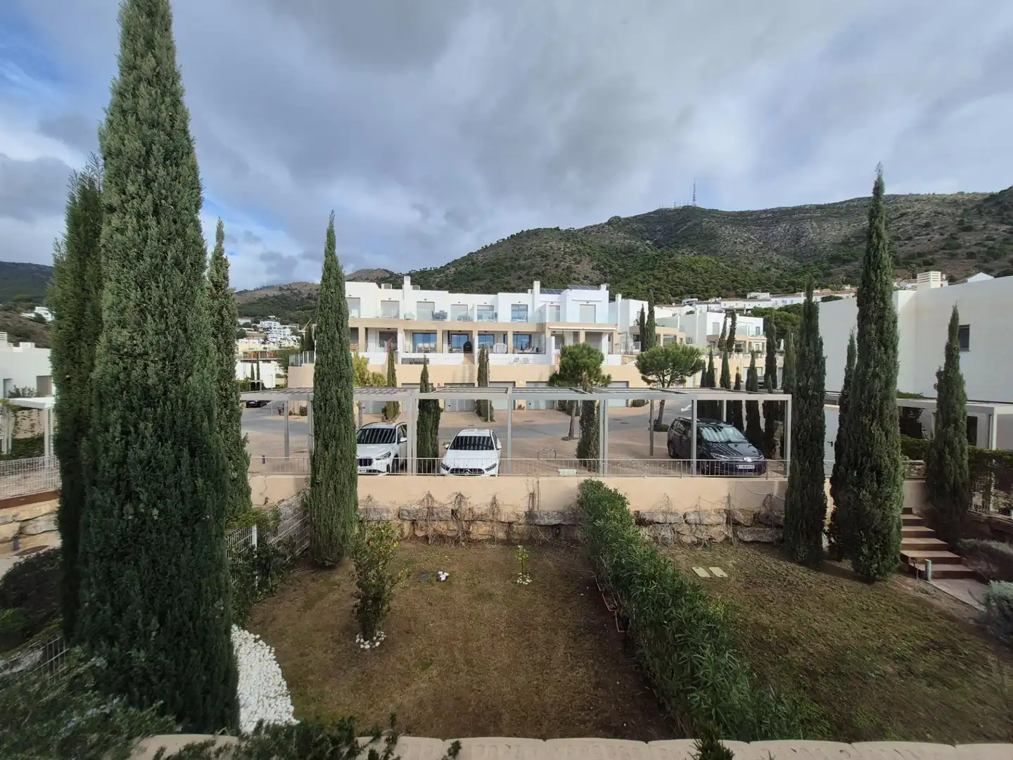 Außenansicht von Wohnung zur Miete in Mijas mit Klimaanlage, Privatgarten und Terrasse