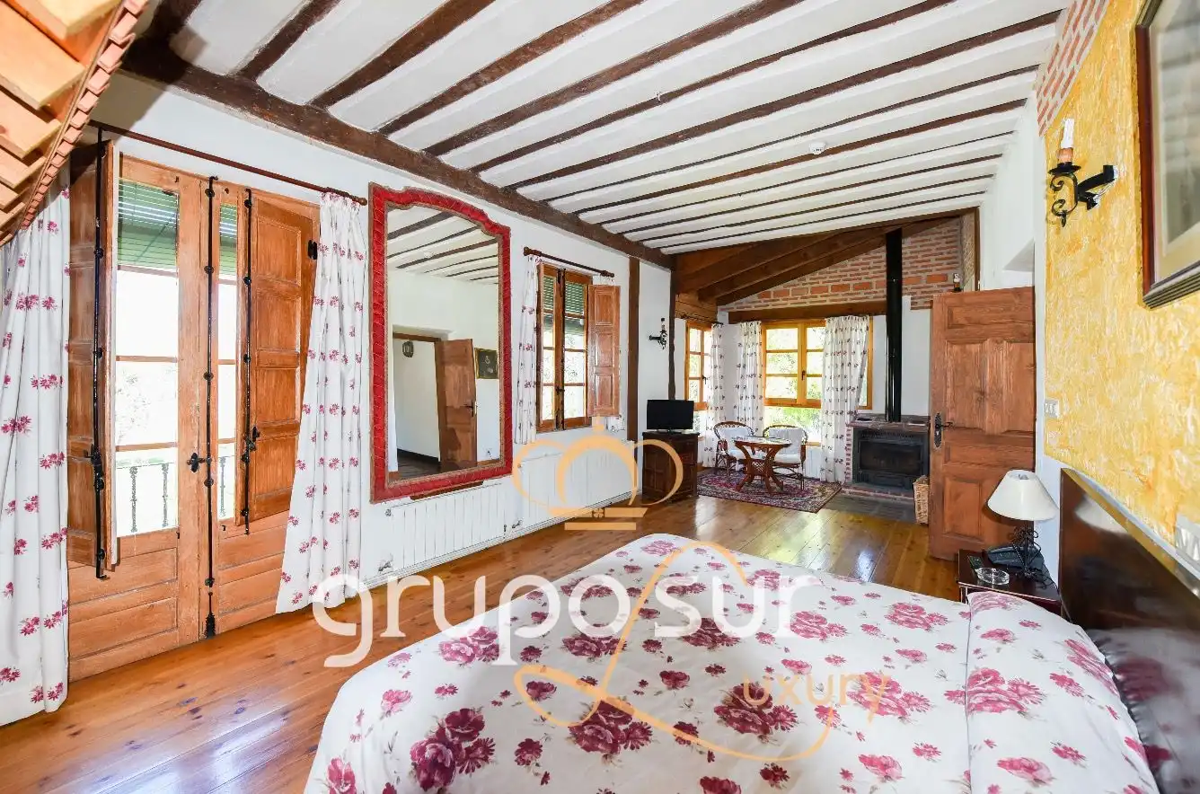 Country homes for sale in Olmedo  with Heating, Private garden and Parquet flooring