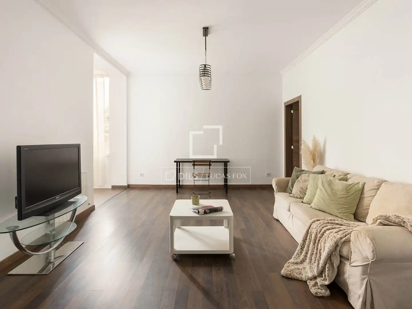 Sala de estar de Piso en venta en Barcelona con Calefacción, Parquet y Amueblado