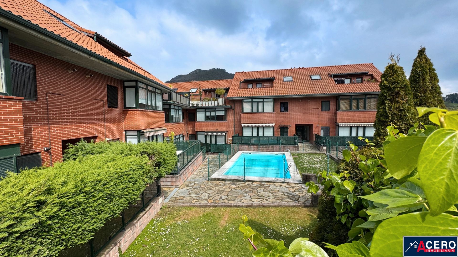 Vista exterior de Dúplex en venda en Piélagos amb Calefacció, Parquet i Terrassa