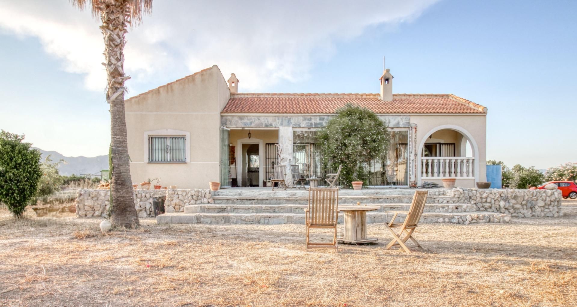 Vista exterior de Casa o xalet en venda en Orihuela amb Aire condicionat, Jardí privat i Traster