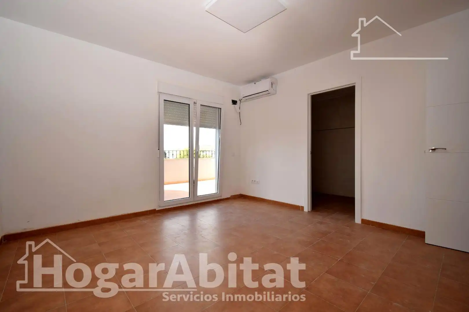 Dormitori de Casa o xalet en venda en Chiva amb Aire condicionat, Calefacció i Jardí privat