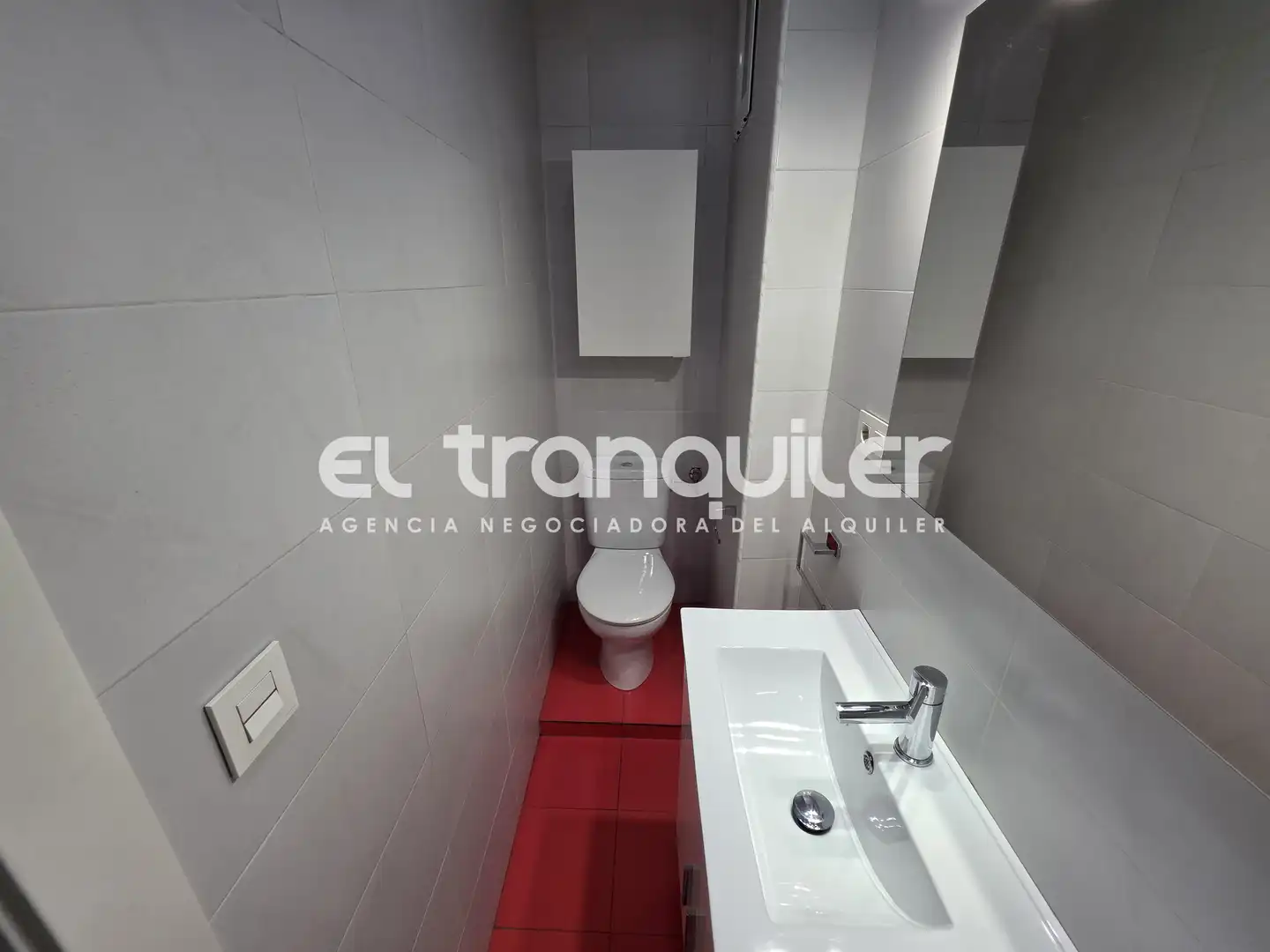 Bathroom of Flat for rent in Madrid  with Air Conditioner, Furnished and Washing machine