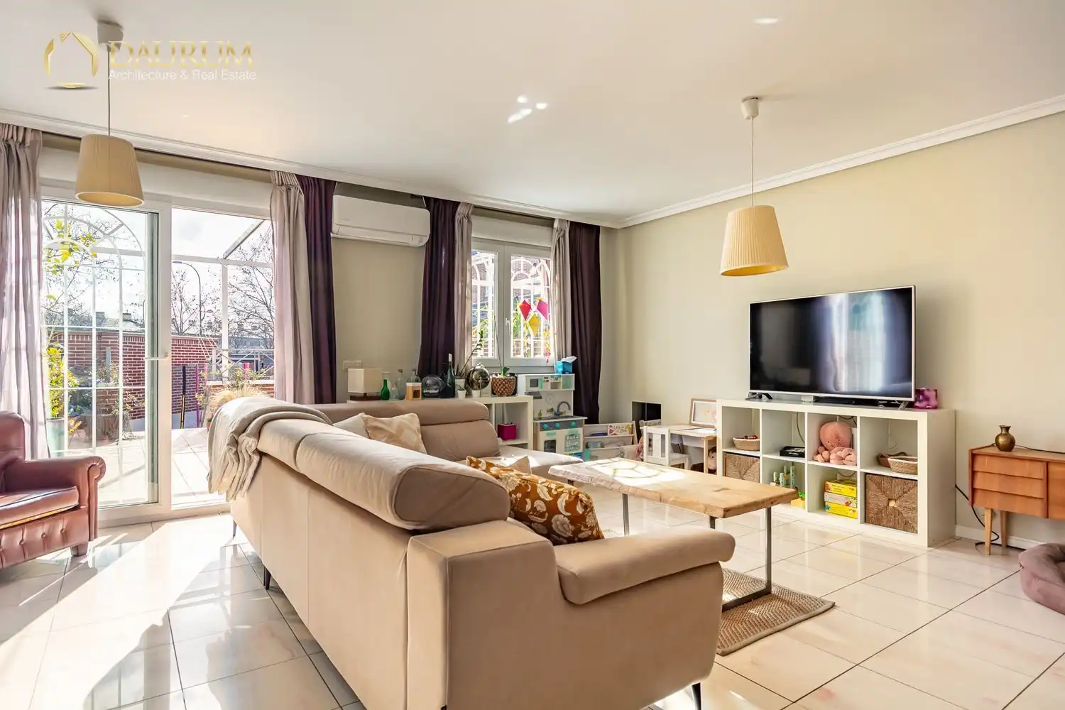 Sala de estar de Casa adosada en venta en Getafe con Aire acondicionado, Calefacción y Jardín privado