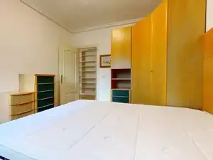 Schlafzimmer von Wohnung zur Miete in Madrid mit Klimaanlage, Heizung und Möbliert