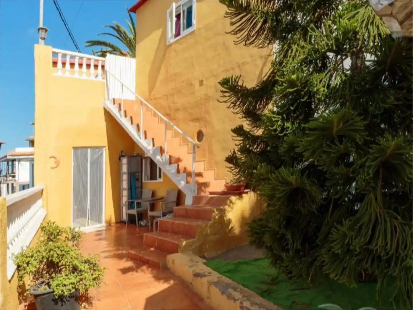 Vista exterior de Piso en venta en Chío