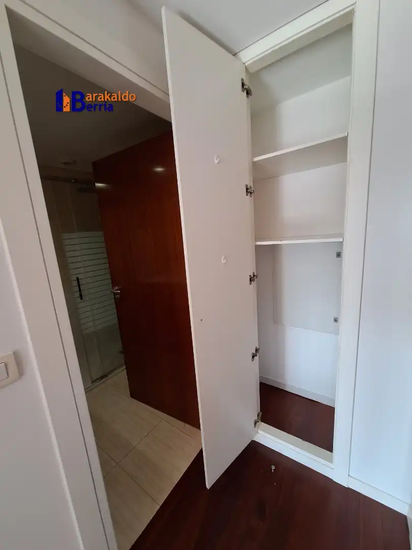 Habitación de Apartamento en venta en Barakaldo  con Calefacción