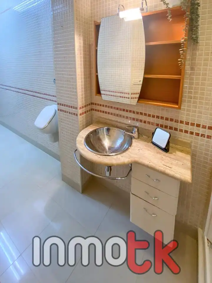 Bathroom of Flat for rent in A Coruña Capital   with Heating, Parquet flooring and Furnished