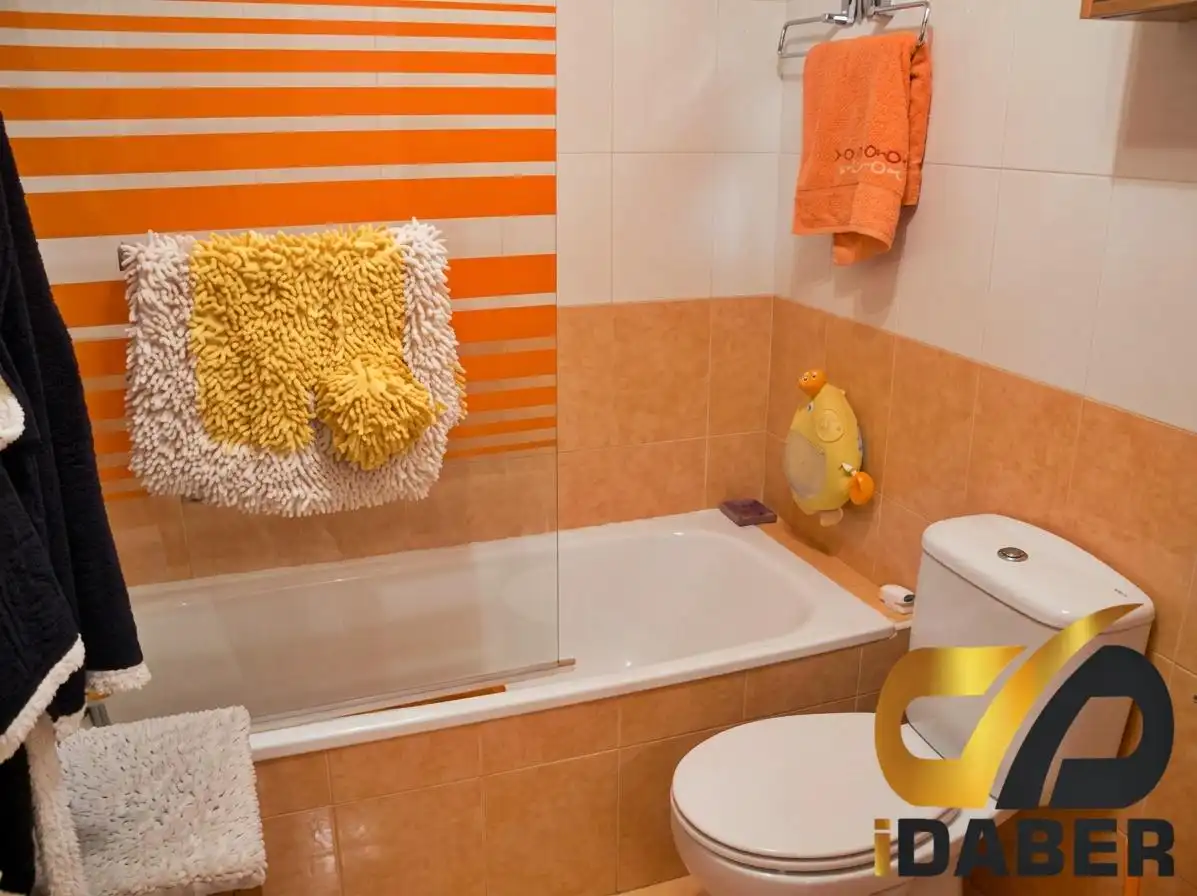 Bany de Pis en venda en Recas amb Aire condicionat, Calefacció i Terrassa