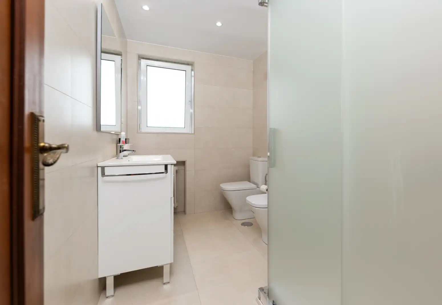 Bathroom of Flat for rent in Oviedo   with Heating, Parquet flooring and Terrace