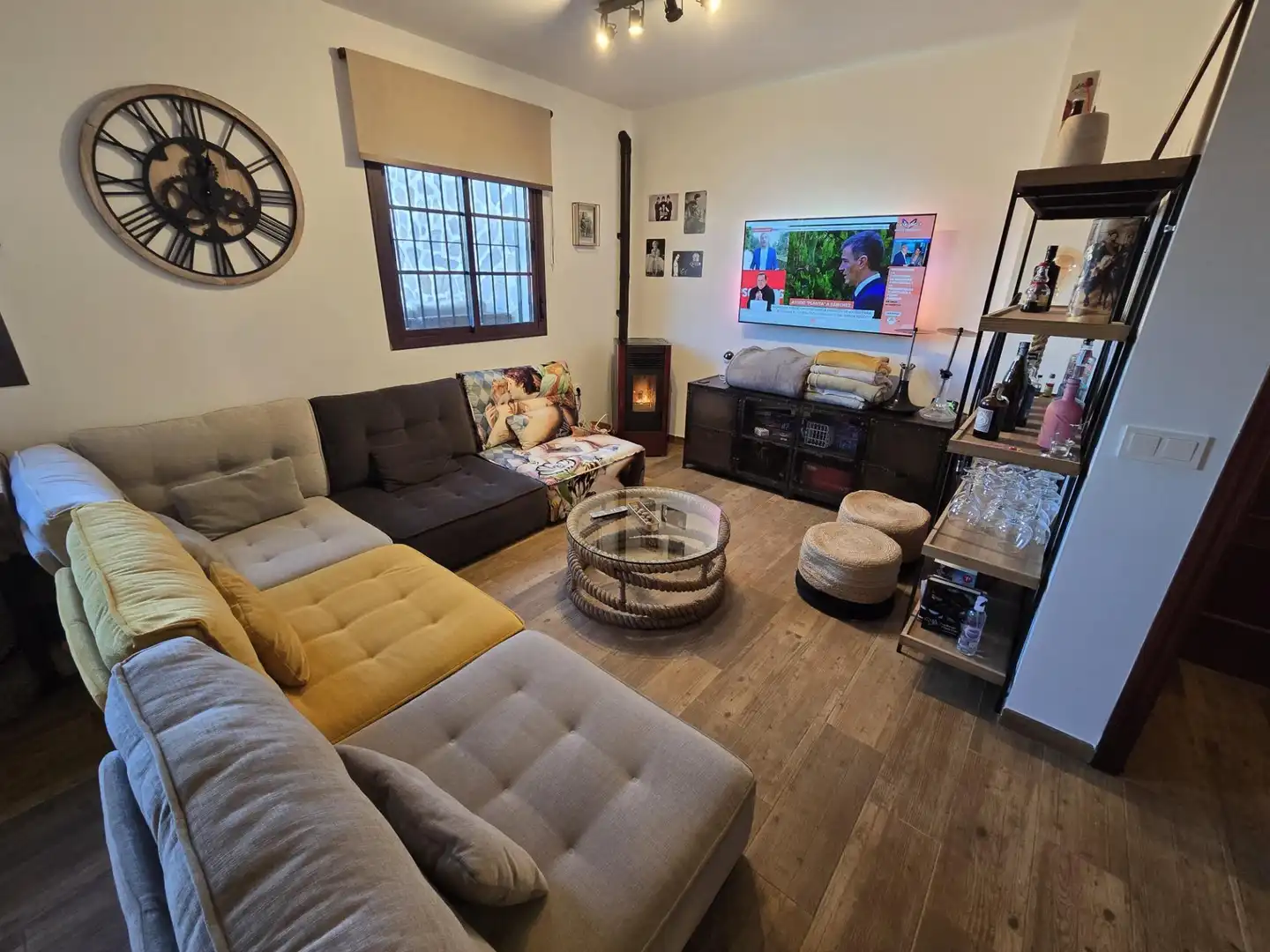Sala d'estar de Casa o xalet en venda en Cazalla de la Sierra amb Aire condicionat, Calefacció i Jardí privat