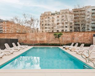 Piscina de Apartament de lloguer en  Barcelona Capital amb Aire condicionat i Terrassa