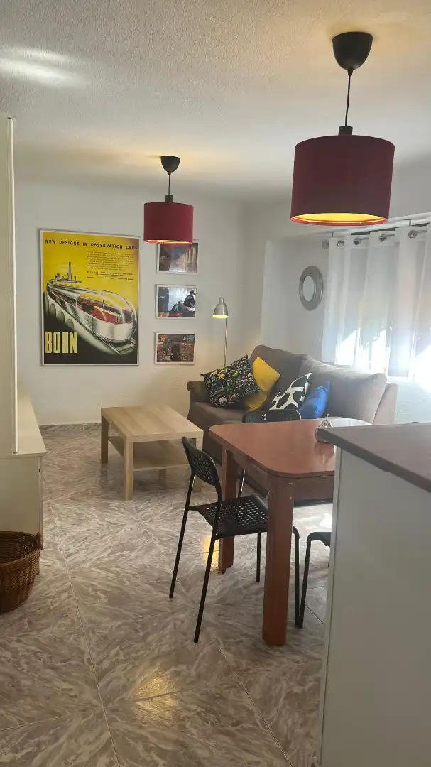 Sala de estar de Planta baja para compartir en Granada con Aire acondicionado, Amueblado y Horno