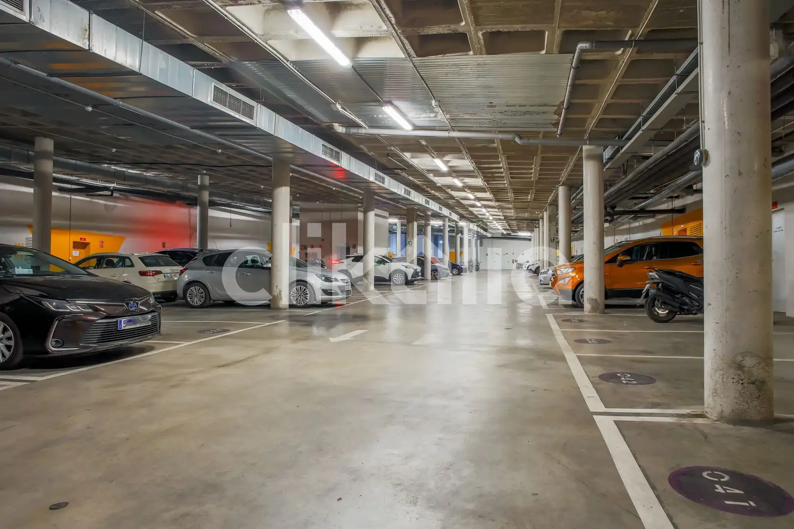 Parking de Piso en venta en Madrid con Calefacción, Terraza y Trastero