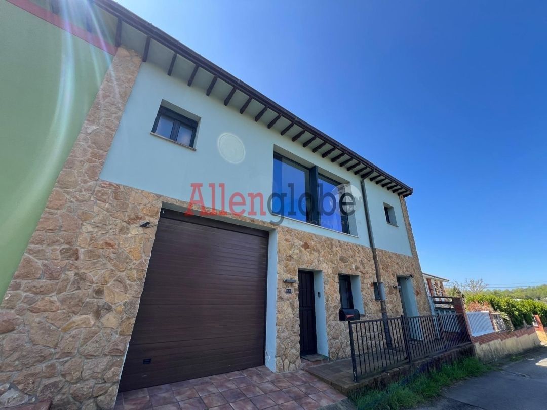 Vista exterior de Casa o xalet en venda en Villaviciosa amb Calefacció, Jardí privat i Terrassa