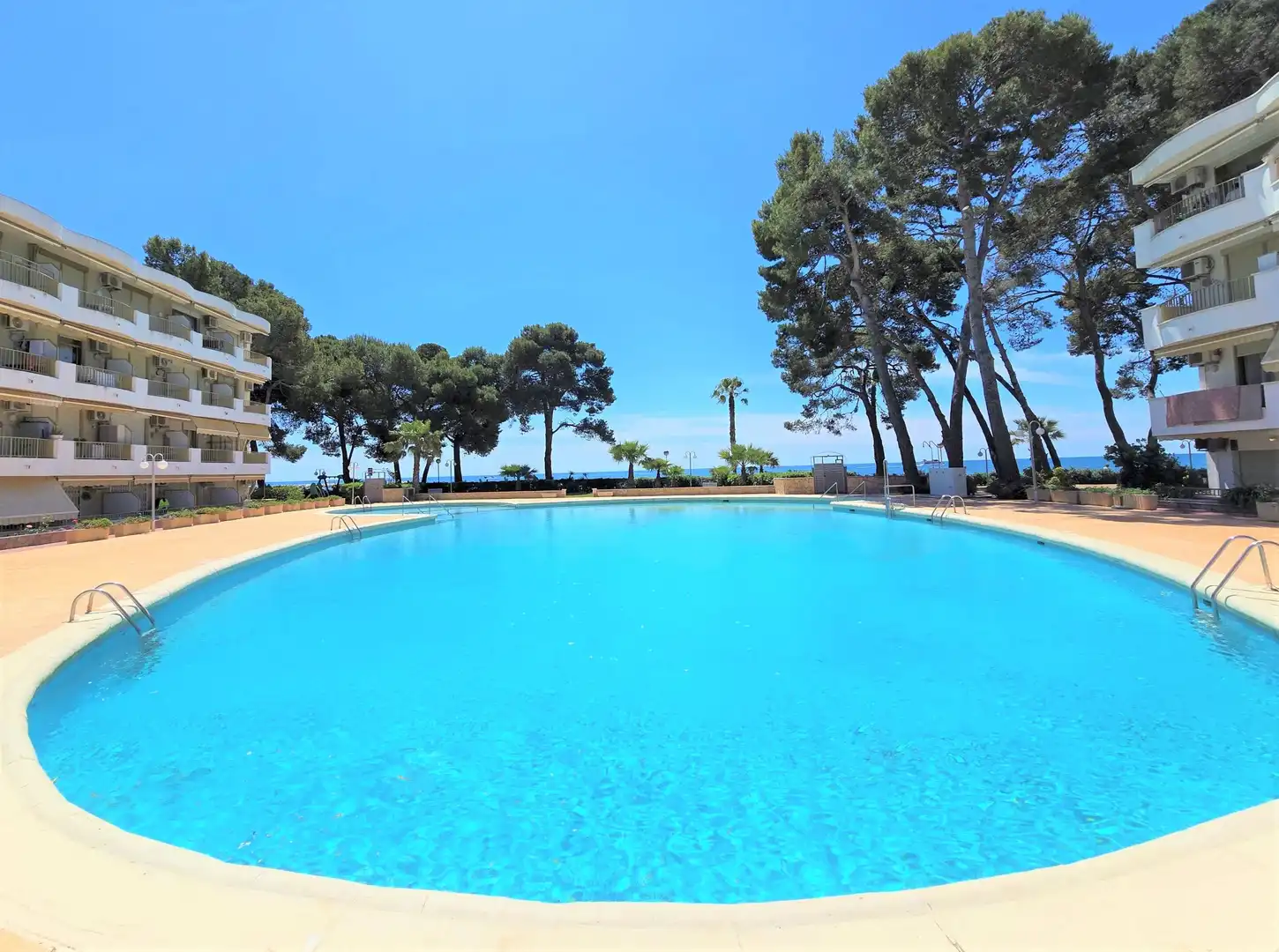 Apartments for rent in Avenida DIPUTACIO, Cap de Sant Pere