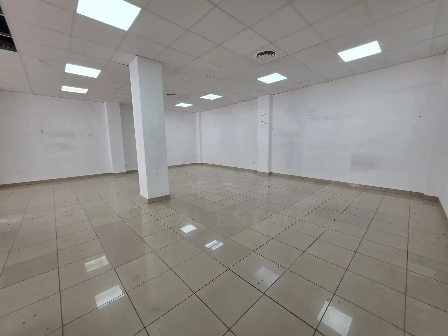 Local commercial à louer à Pedanías Este, imagen 4