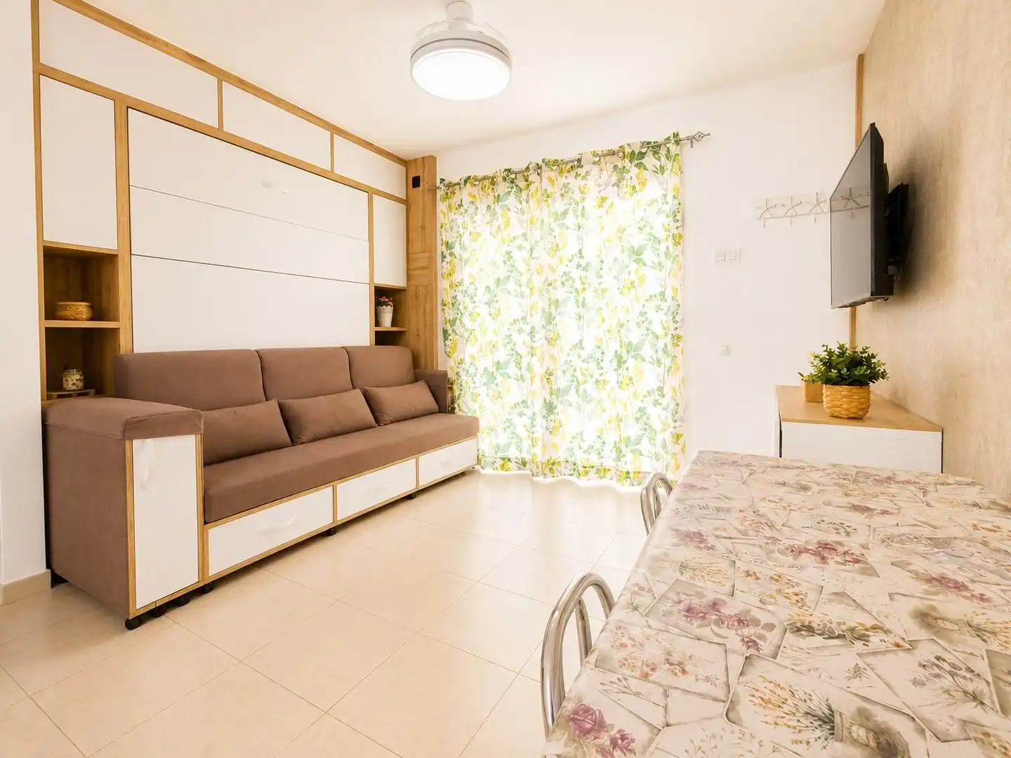 Sala d'estar de Casa o xalet de lloguer en San Bartolomé de Tirajana amb Aire condicionat, Terrassa i Piscina comunitària
