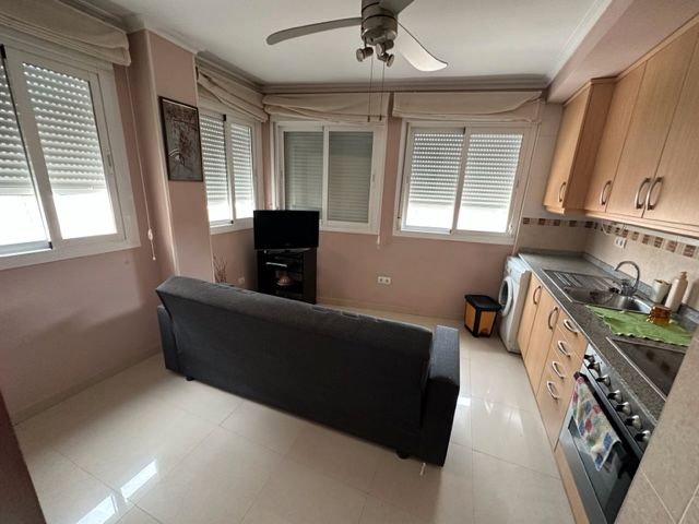 Sala d'estar de Estudi de lloguer en Benicarló amb Aire condicionat, Calefacció i Moblat