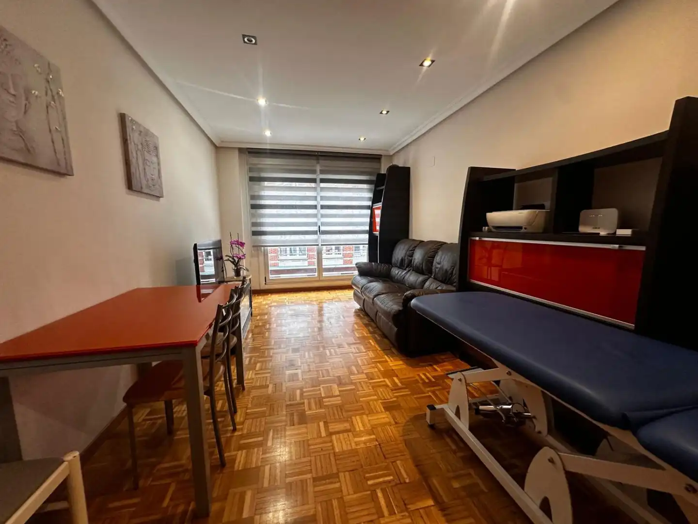 Sala de estar de Piso en venta en Oviedo  con Calefacción, Parquet y Trastero