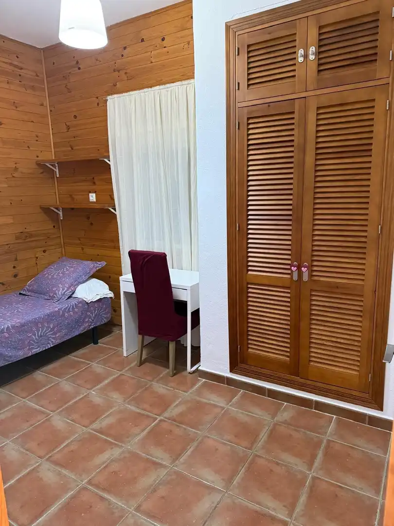 Habitación de Piso para compartir en Chiclana de la Frontera con Jardín privado y Amueblado