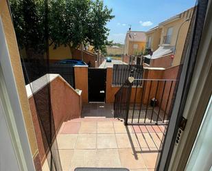 Vista exterior de Casa o xalet en venda en Cuenca Capital amb Terrassa i Balcó